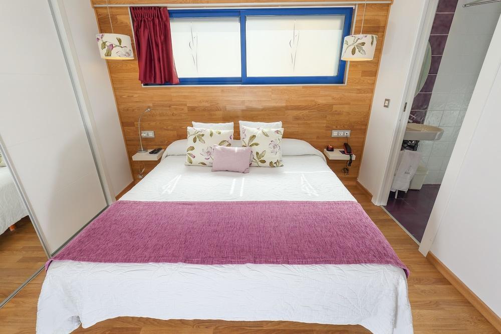 Hotel Fetiche Alojamiento Con Encanto Benidorm Bagian luar foto