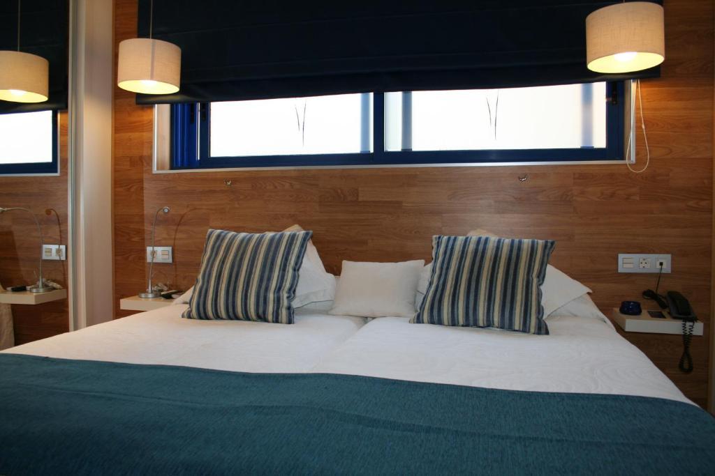 Hotel Fetiche Alojamiento Con Encanto Benidorm Ruang foto